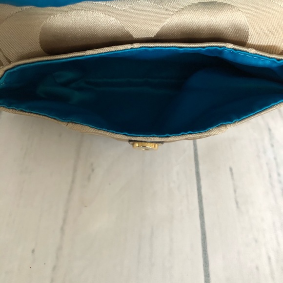 Gold Coach Purse - Picture 4 of 9